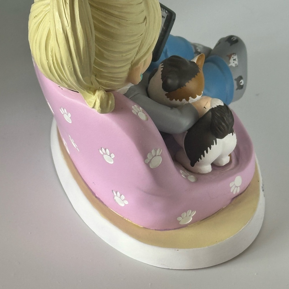 Precious Moments Figurine cute girl with kitten - Picture 2 of 3